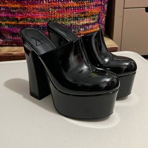 Brand New Black Heels YTU